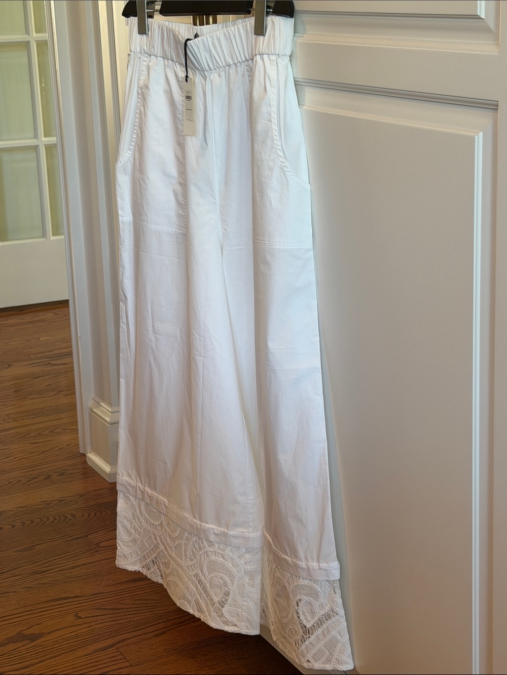 Banana Republic Crisp White Wide-Leg Cropped Pants with wide Lacey Hem S NWT
